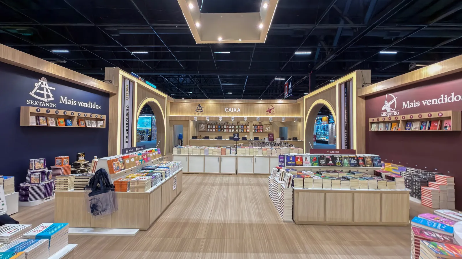 Estande da Sextante na Bienal do Livro de São Paulo 2026