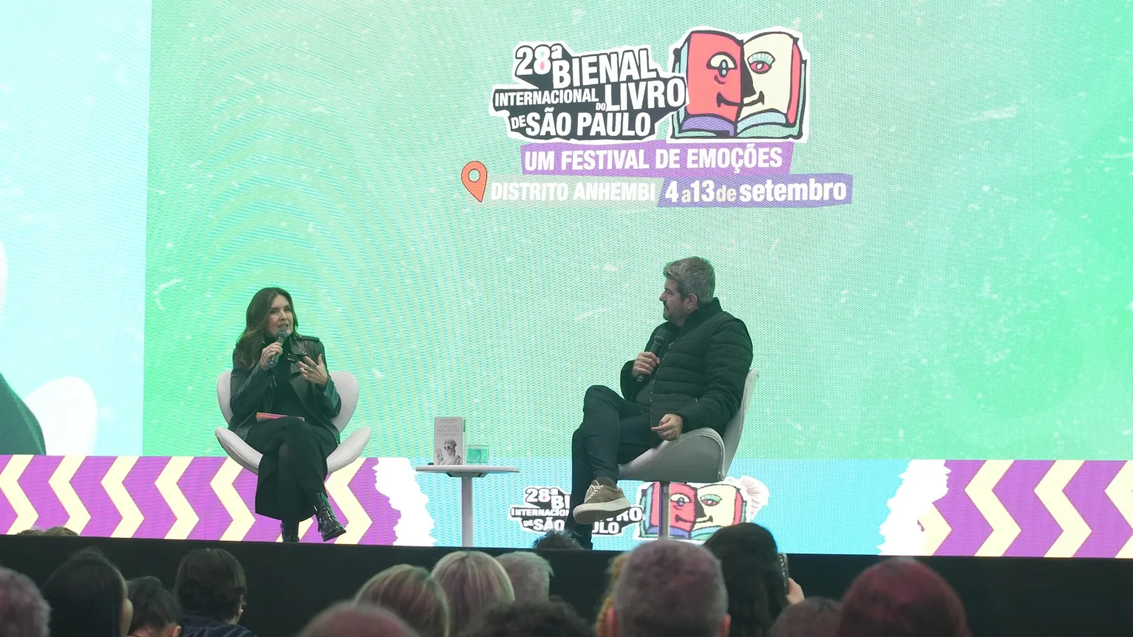 Bate-papo com autora no palco principal