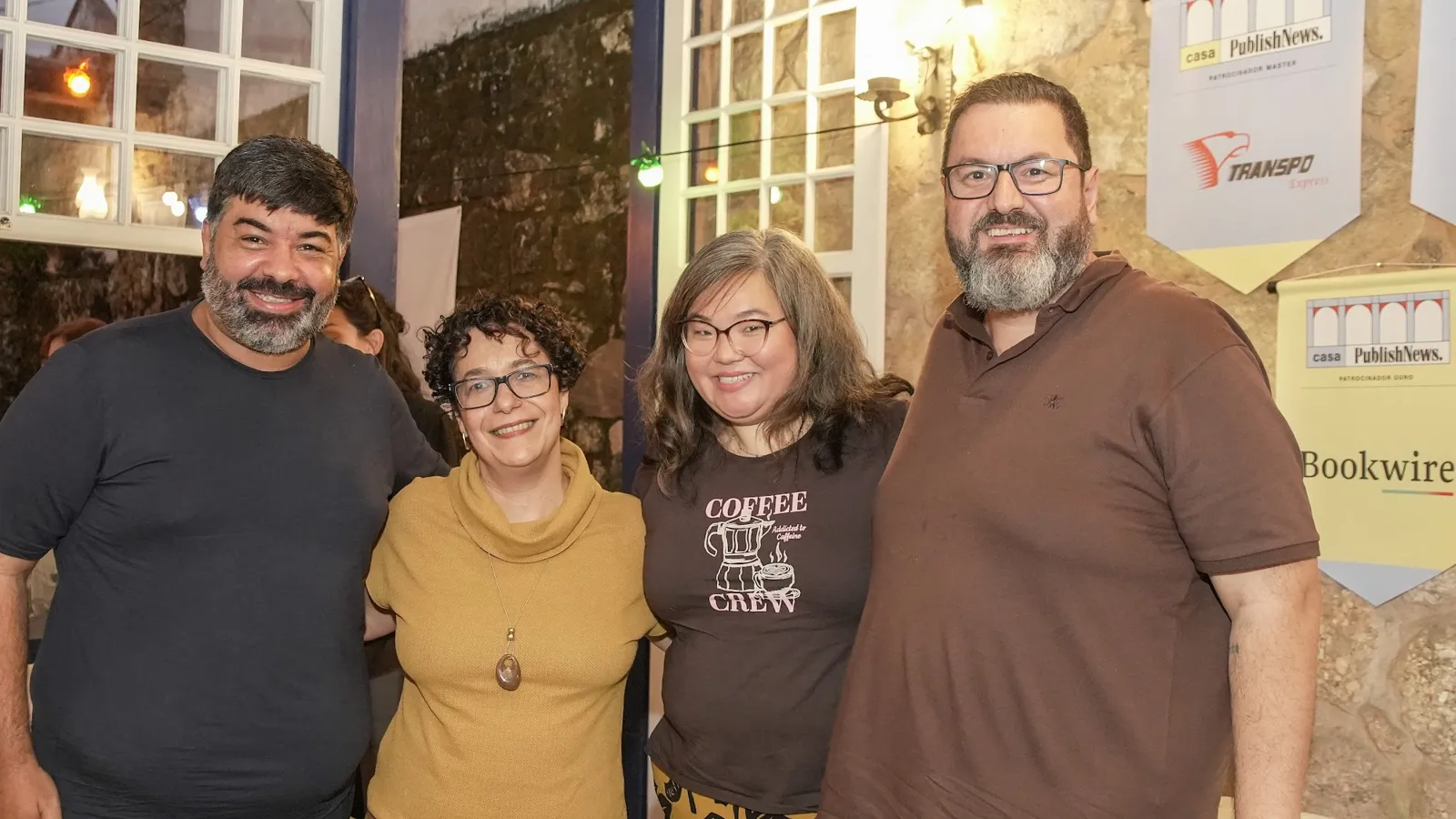 Autores reunidos após mesa na FLIP