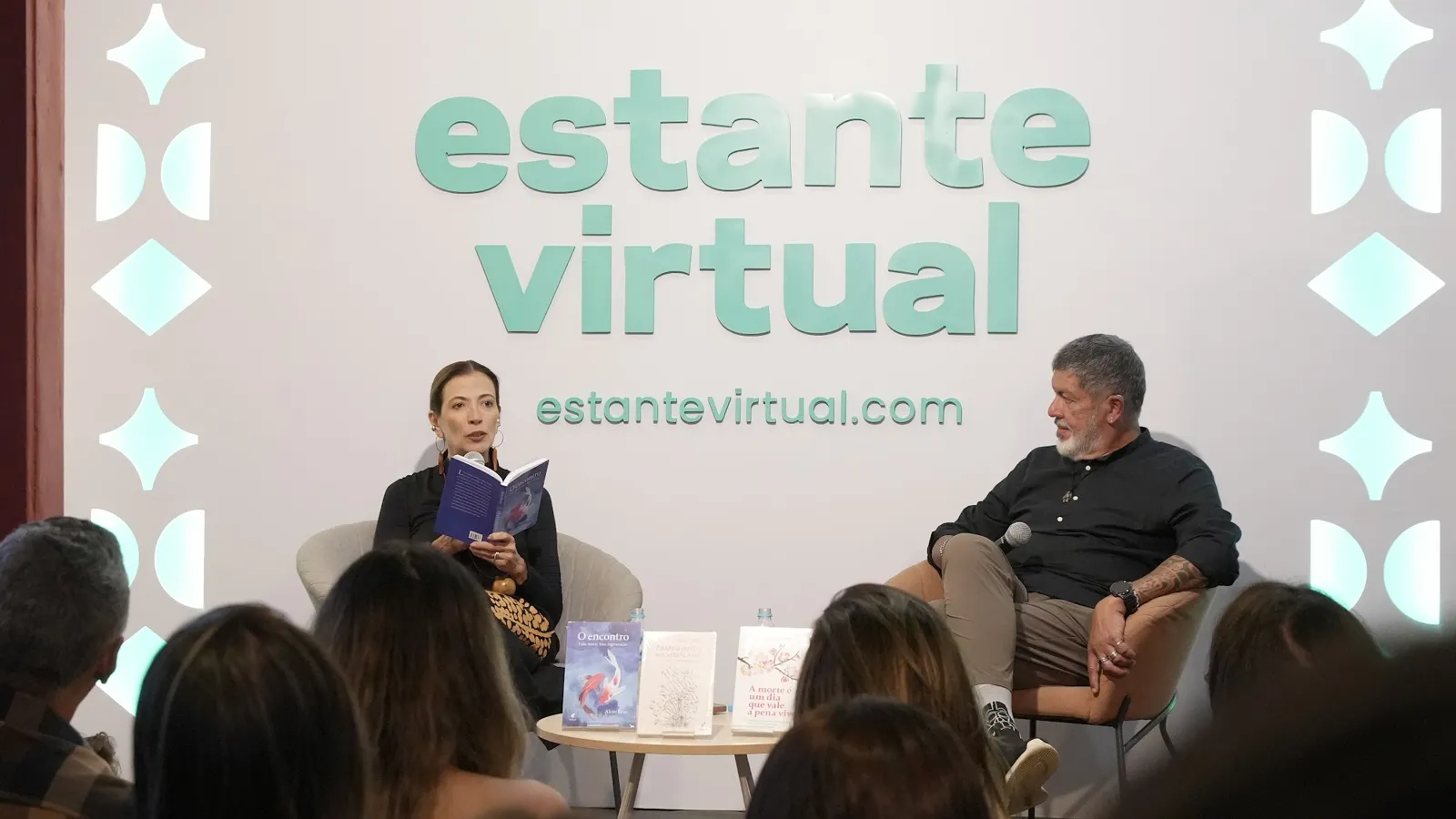 Bate-papo no espaço Estante Virtual